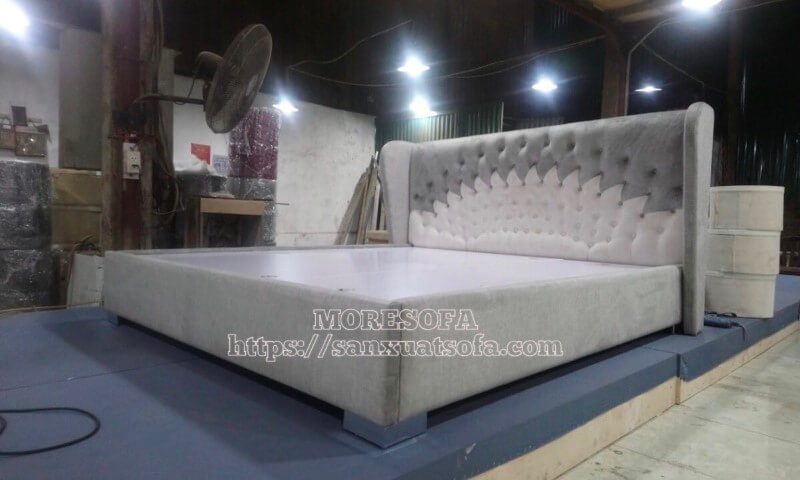 Bạn đang băn khoăn chọn mẫu giường ngủ. Hãy liên hệ với Moresofa để được tư vấn nhiệt tình nhé